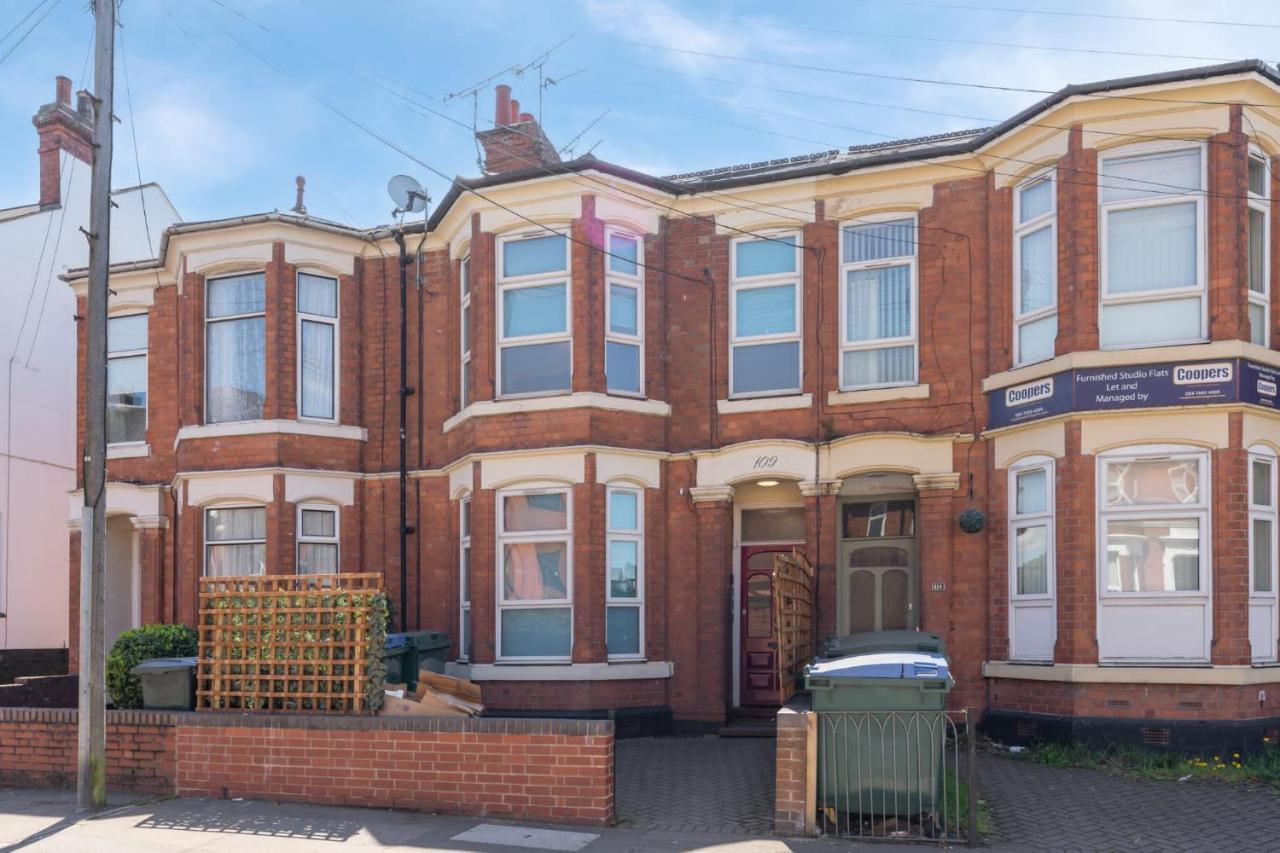 Superb One Bedroom Apartment In Coventry Cv1 *New* Bagian luar foto